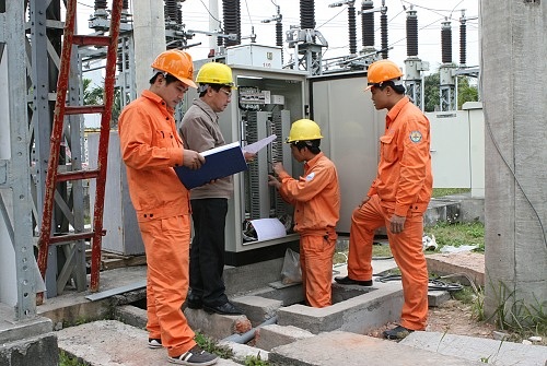 Đến 2019: EVN vẫn muốn giữ thế độc quyền? - 1 EVN vẫn giữ thế
độc quyền người mua điện.