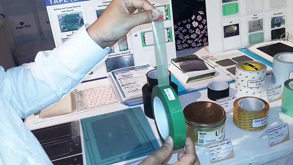 Vào dây ông lớn ngoại: Doanh nghiệp Việt xếp sau Hàn Quốc, Trung Quốc - 1 Cuộn băng dính
này cũng là một linh kiện mà Samsung muốn mua (ảnh: Phạm Huyền)