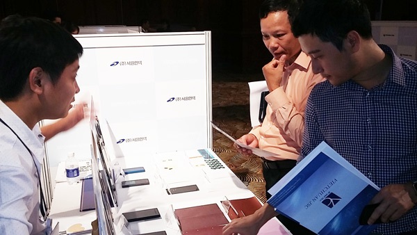 Vào dây ông lớn ngoại: Doanh nghiệp Việt xếp sau Hàn Quốc, Trung Quốc - 2 Nhiều doanh nghiệp
Việt tìm kiếm cơ hội từ Samsung (ảnh: Phạm Huyền)