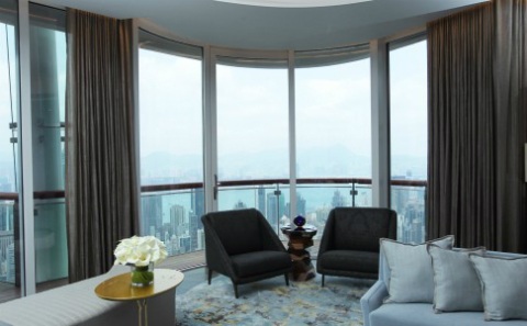 Ban công
phía bên ngoài phòng khách căn hộ Opus - Ảnh: Nora Tam/SCMP