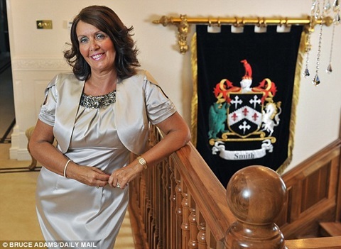 Ngỡ ngàng nữ triệu phú chỉ cho chồng 700.000 đồng tiền tiêu vặt mỗi ngày