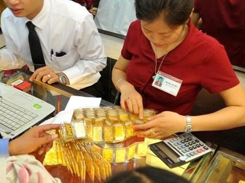 Thức đêm đếm vàng, nhà giàu khóc ròng vì mất tiền tỷ - 1 Thức đêm đếm vàng, nhà giàu khóc ròng vì mất tiền tỷ
