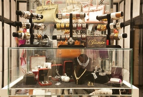 Cuộc sống xa hoa khó tin của nữ tiểu thư có 200 túi Hermes - 4 Cuộc sống xa hoa khó tin của nữ tiểu thư có 200 túi Hermes