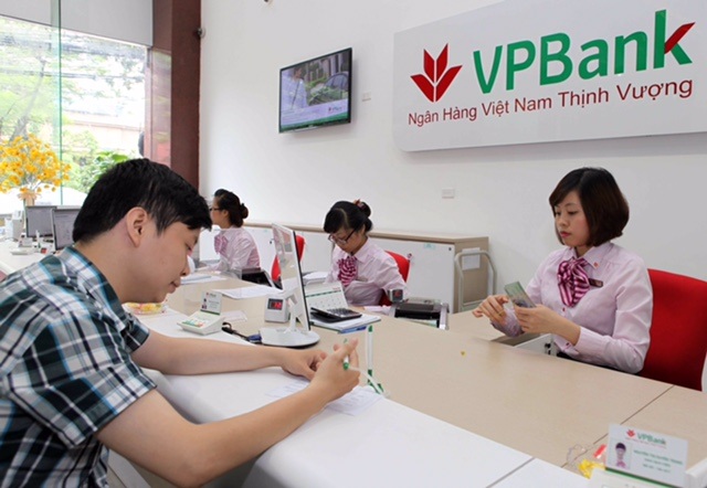 Lãi suất giảm sâu, doanh nghiệp vẫn khó vay vốn - 1 Nhiều ngân hàng đã “tung” ra thị trường các gói tín dụng lớn với nhiều mức lãi suất ưu đãi.