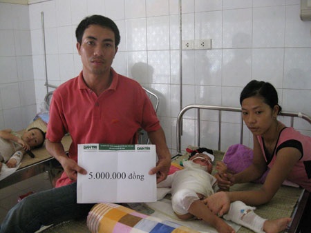 Bé Đạt đã vượt qua giai đoạn nguy hiểm - 2 Bé Đạt đã vượt qua giai đoạn nguy hiểm - 2