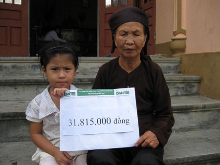 Niềm vui đến với bé thơ “bố không có, mẹ không còn” - 1 Niềm vui đến với bé thơ “bố không có, mẹ không còn” - 1