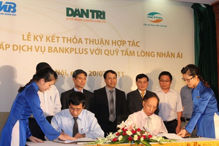 Ra mắt phương thức ủng hộ Quỹ Nhân ái không mất phí chuyển tiền bằng dịch vụ BankPlus - 1 Ra mắt phương thức ủng hộ Quỹ Nhân ái không mất phí chuyển tiền bằng dịch vụ BankPlus - 1