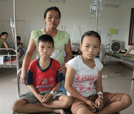 Hai chị em chung một... giường bệnh - 2 Hai chị em chung một... giường bệnh - 2