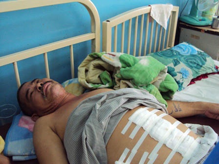 Bi đát hoàn cảnh hai cha con hai bệnh viện song song - 3 Bi đát hoàn cảnh hai cha con hai bệnh viện song song - 3