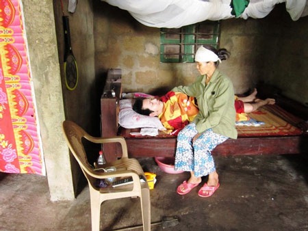 "Cứu con tôi với, mọi người ơi !" - 2 "Cứu con tôi với, mọi người ơi !" - 2