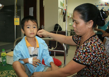 "Bà ơi, bao giờ cháu được về chơi với em?" - 2 "Bà ơi, bao giờ cháu được về chơi với em?" - 2
