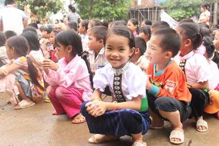 Những đứa trẻ vùng cao "tay không, chân đất" đi học - 3 Những đứa trẻ vùng cao "tay không, chân đất" đi học - 3