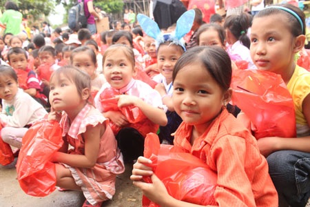 Những đứa trẻ vùng cao "tay không, chân đất" đi học - 5 Những đứa trẻ vùng cao "tay không, chân đất" đi học - 5