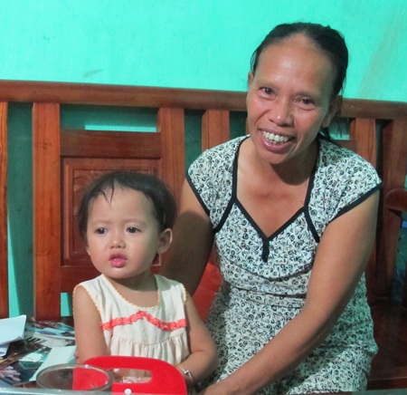 "Người đàn bà nhặt... ống tiêm" được bạn đọc nước ngoài tặng tiền - 1 "Người đàn bà nhặt... ống tiêm" được bạn đọc nước ngoài tặng tiền - 1