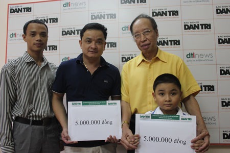 Một học sinh tiểu học tham gia ủng hộ 1000 cuốn vở - 1 Một học sinh tiểu học tham gia ủng hộ 1000 cuốn vở - 1