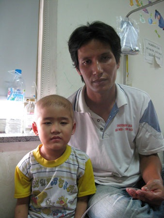 “Bố về nhanh với anh nhé, con cũng đau lắm” - 2 “Bố về nhanh với anh nhé, con cũng đau lắm” - 2
