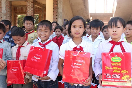 "Một triệu cuốn vở..." đến với Sơn La - 2 "Một triệu cuốn vở..." đến với Sơn La - 2