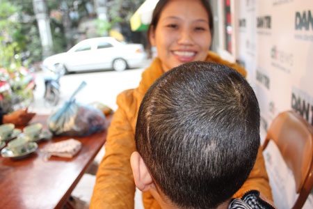 Nụ cười trở lại với bé Bùi Thanh Hiếu - 2 Nụ cười trở lại với bé Bùi Thanh Hiếu - 2