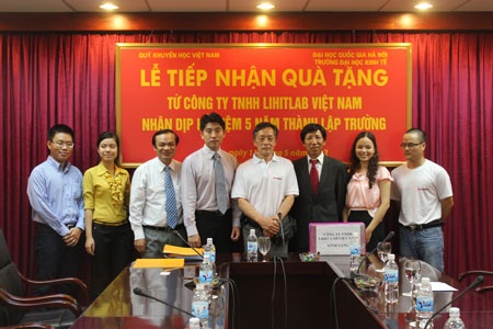 Hỗ trợ văn phòng phẩm đến Trường đại học Kinh tế- ĐHQG Hà Nội - 2 Hỗ trợ văn phòng phẩm đến Trường đại học Kinh tế- ĐHQG Hà Nội