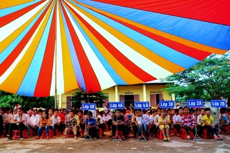 Một triệu cuốn vở... đến với học sinh Mộc Châu