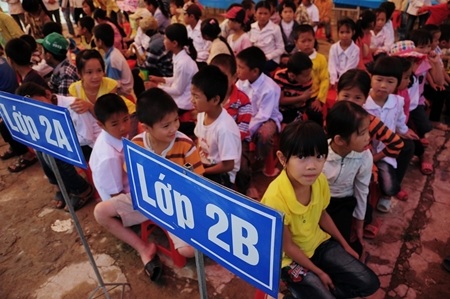 Một triệu cuốn vở... đến với học sinh Mộc Châu