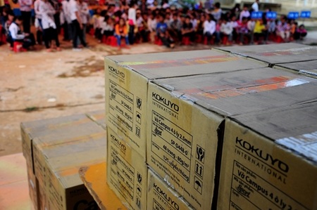 Một triệu cuốn vở... đến với học sinh Mộc Châu