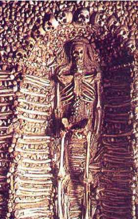 Nhà thờ được làm hoàn toàn bằng… xương người