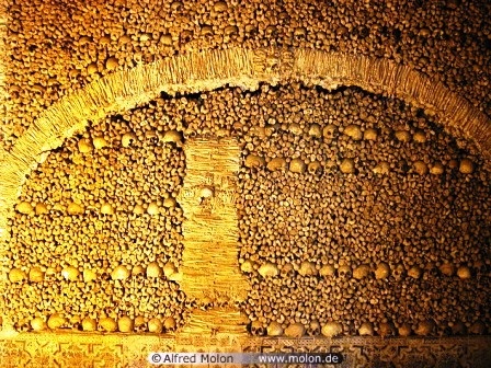 Nhà thờ được làm hoàn toàn bằng… xương người