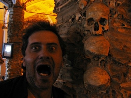 Nhà thờ được làm hoàn toàn bằng… xương người