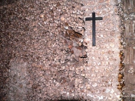 Nhà thờ được làm hoàn toàn bằng… xương người