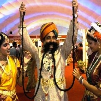 Bộ ria mép dài hơn 4 mét giành kỷ lục Guinness