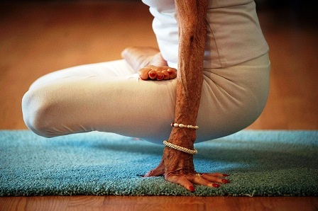 Kỷ lục Guinness cho giáo viên Yoga cao tuổi nhất thế giới - 1 Kỷ lục Guinness cho giáo viên Yoga cao tuổi nhất thế giới