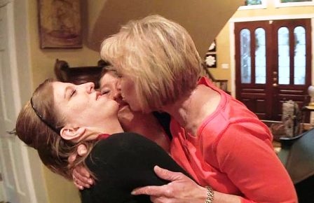 Sức sống kỳ diệu của cặp song sinh 2 đầu 1 thân - 3 Sự sống của