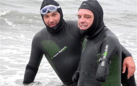 Philippe Croizon cùng bạn đồng hành - anh Arnaud Chassery