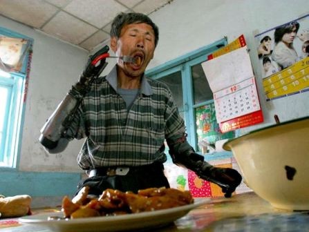 Người đàn ông tự chế tạo đôi tay cho riêng mình - 5 Lê Kiên