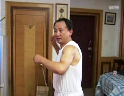 “Sát thủ” dùng lá bài cắt đứt trái cây - 1 Ông Ye Tongxin