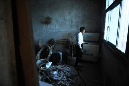 Giữ xác con trong tủ lạnh suốt 6 năm trời - 2 Hàng ngày ông vẫn nói chuyện và nhìn hình hài của con