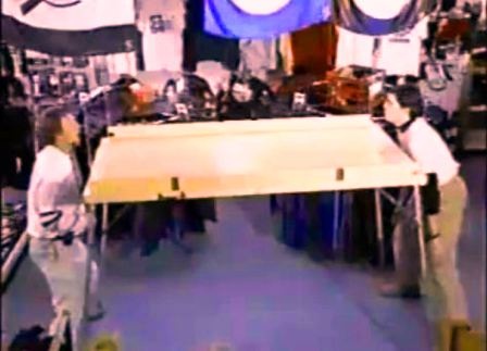 Chơi bóng bàn bằng miệng