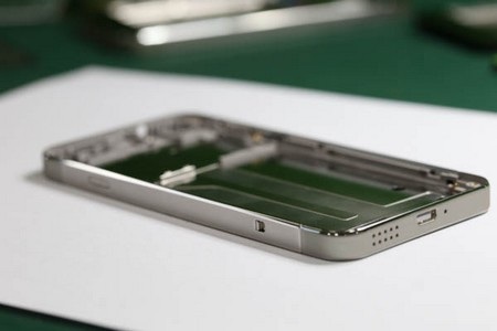 Khám phá chất thép bên trong HKPhone iRevo - 6 Khám phá chất thép bên trong HKPhone iRevo