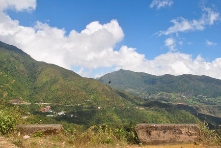 Hình ảnh 2 tảng đá ở ảnh trên đã không còn xuất hiện ở ảnh dưới