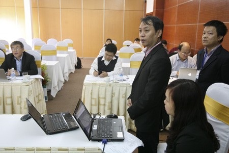 Một nhóm tác giả đang trình bày sản phẩm tại vòng Chung khảo Giải thưởng Nhân tài Đất Việt 2014