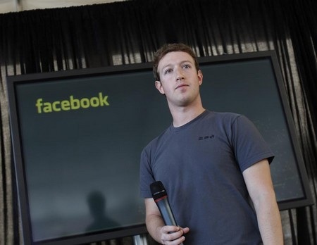 Mark Zuckerberg với chiếc áo phông xám quen thuộc