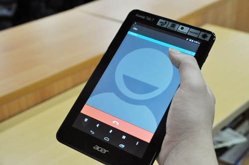 Đánh giá máy tính bảng 3G giá tốt Acer Iconia Tab 7 A1-713 - 2 Là máy tính bảng nhưng sản phẩm cũng kèm tính năng thoại như điện thoại