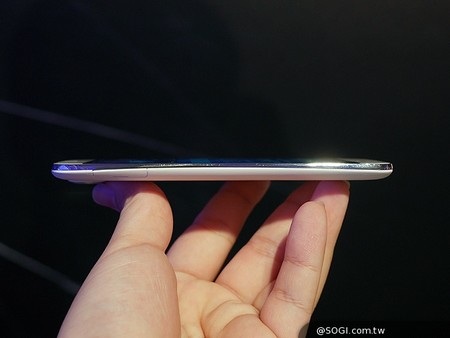 Acer trình làng smartphone 64-bit đầu tiên - 3 T.Thủy