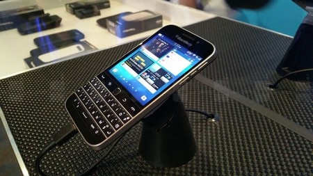 Sản phẩm sở hữu thiết kế cổ điển và quen thuộc của BlackBerry