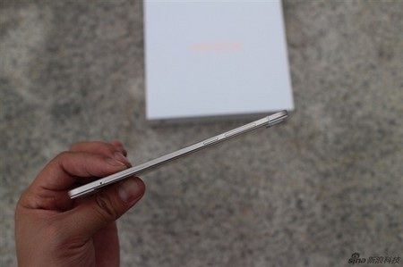 Máy có độ dày chỉ 3,98mm