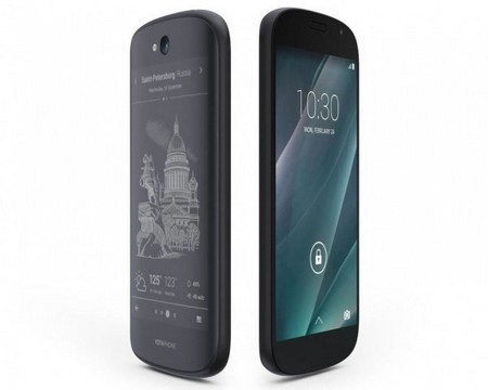 YotaPhone 2 với màn hình trước công nghệ Super AMOLED (trái) và màn hình e-ink ở mặt sau