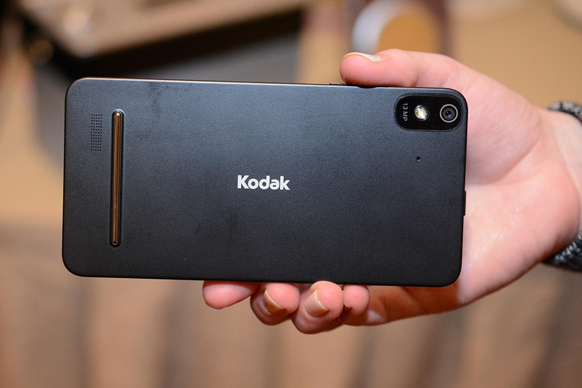 Kodak chính thức trình làng smartphone đầu tiên của mình - 4 Mặt sau là camera 13 megapixel