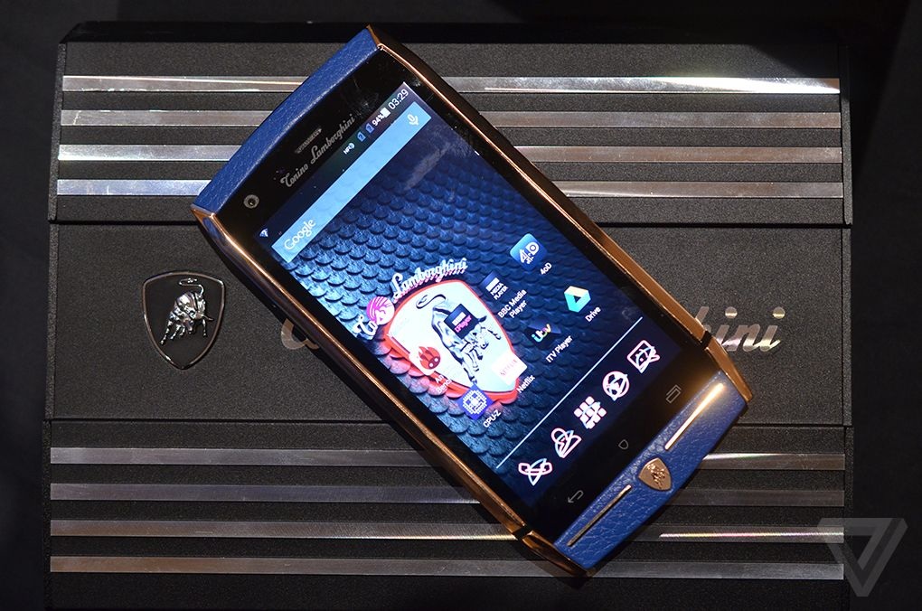 Cận cảnh smartphone siêu sang giá hơn 120 triệu của Lamborghini tại CES  2015 | Báo Dân trí