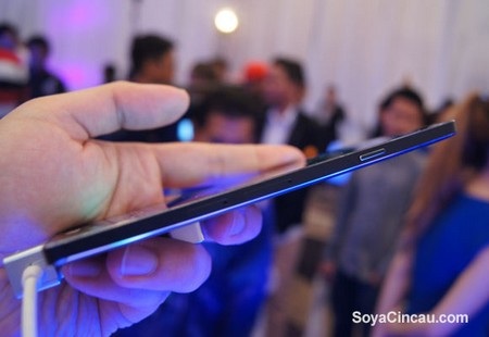 Galaxy A7 là smartphone mỏng nhất từ trước đến nay Samsung, với độ dày chỉ 6,3mm